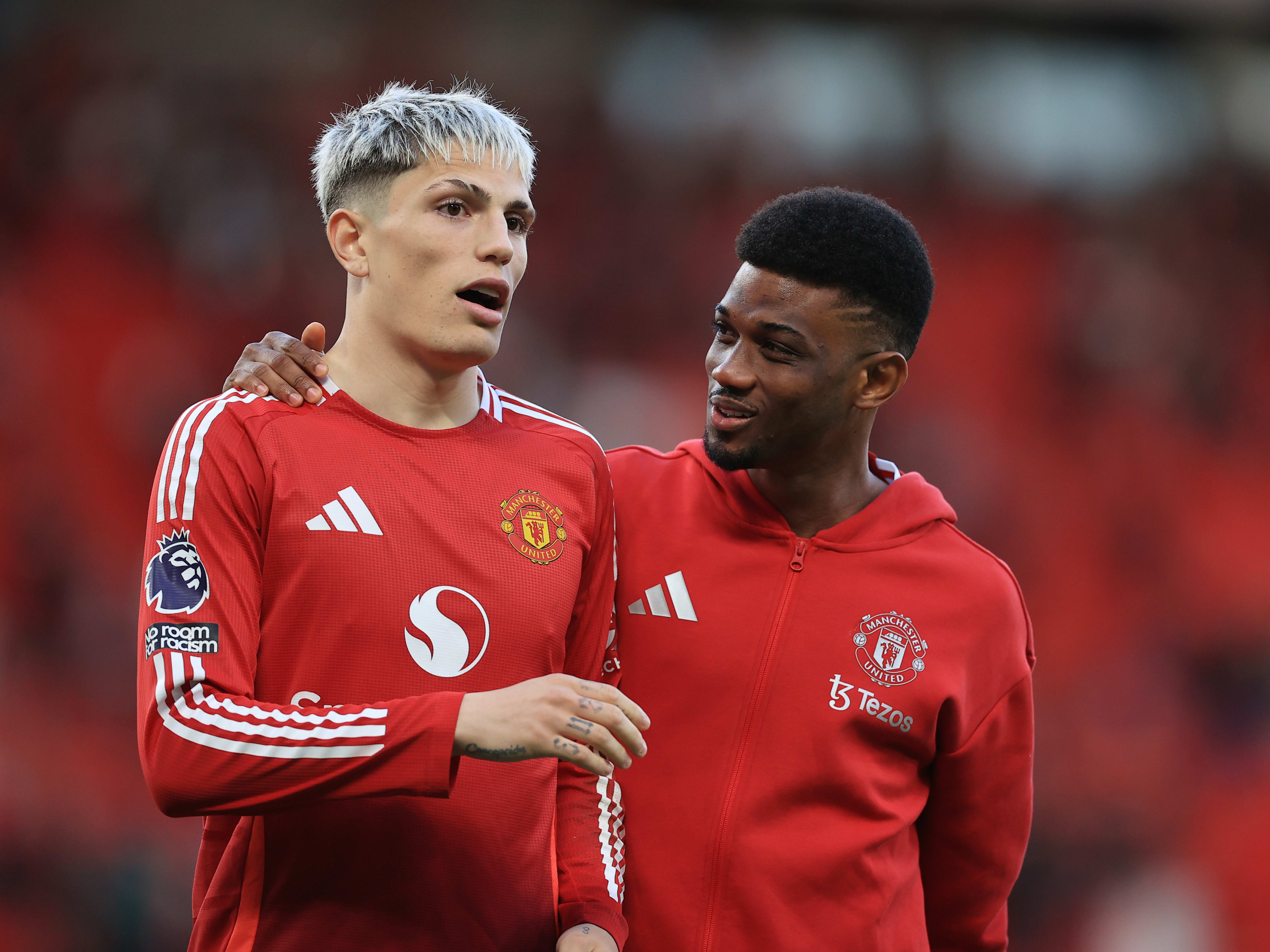 Ngôi sao ManUtd bị CĐV tấn công MXH